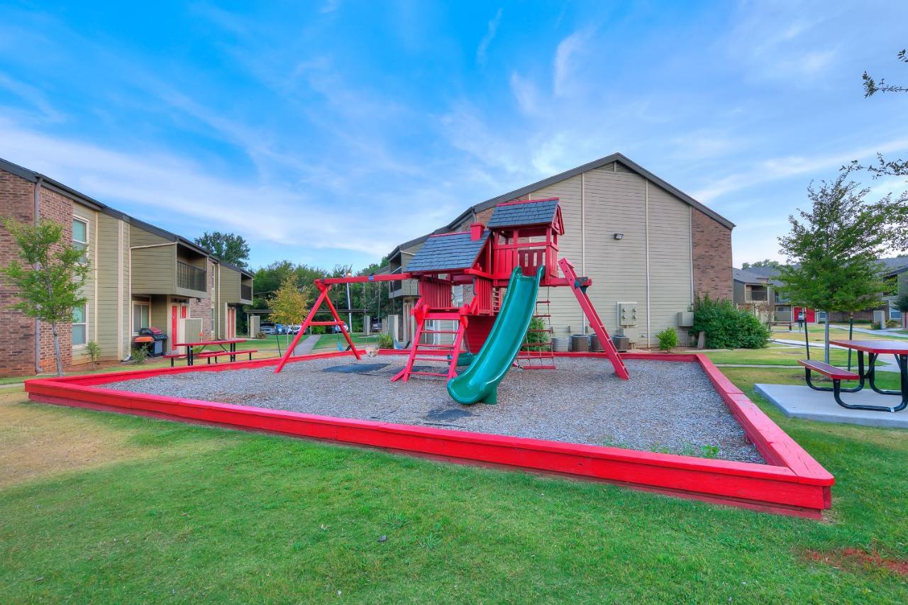 Ou Sooner, Pool & Gym, Bbq, Netflix, 100Mb Internet, Lg Washer & Dryer, Close To Ou! 诺曼 外观 照片
